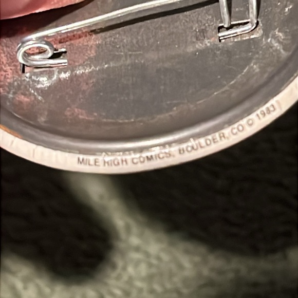 Vintage Wolverine 2 1/4” Pin (1983) - Picture 4 of 5